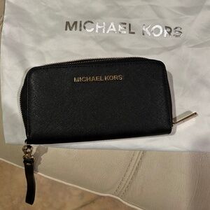 Michael Kors Jet Set Saffiano Quarter-Zip Wallet